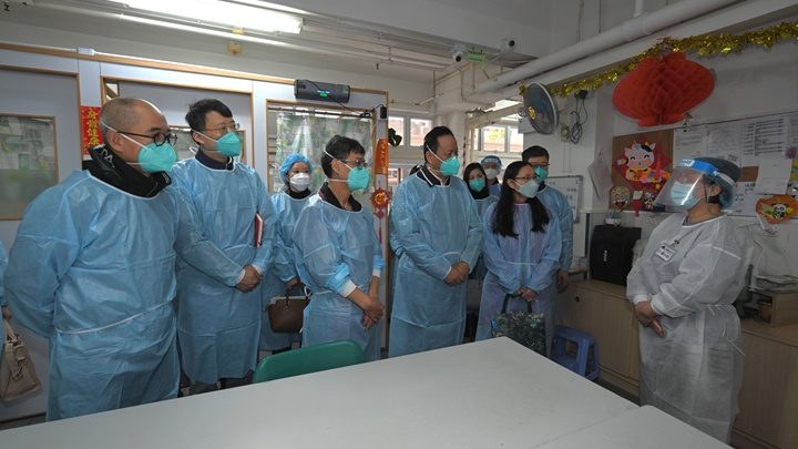 內地緩港中醫專家組到訪安老院舍交流。政府新聞處圖片
