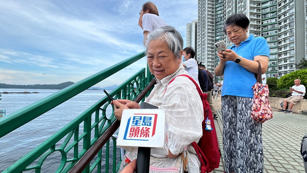 黃女士感到非常開心和興奮。