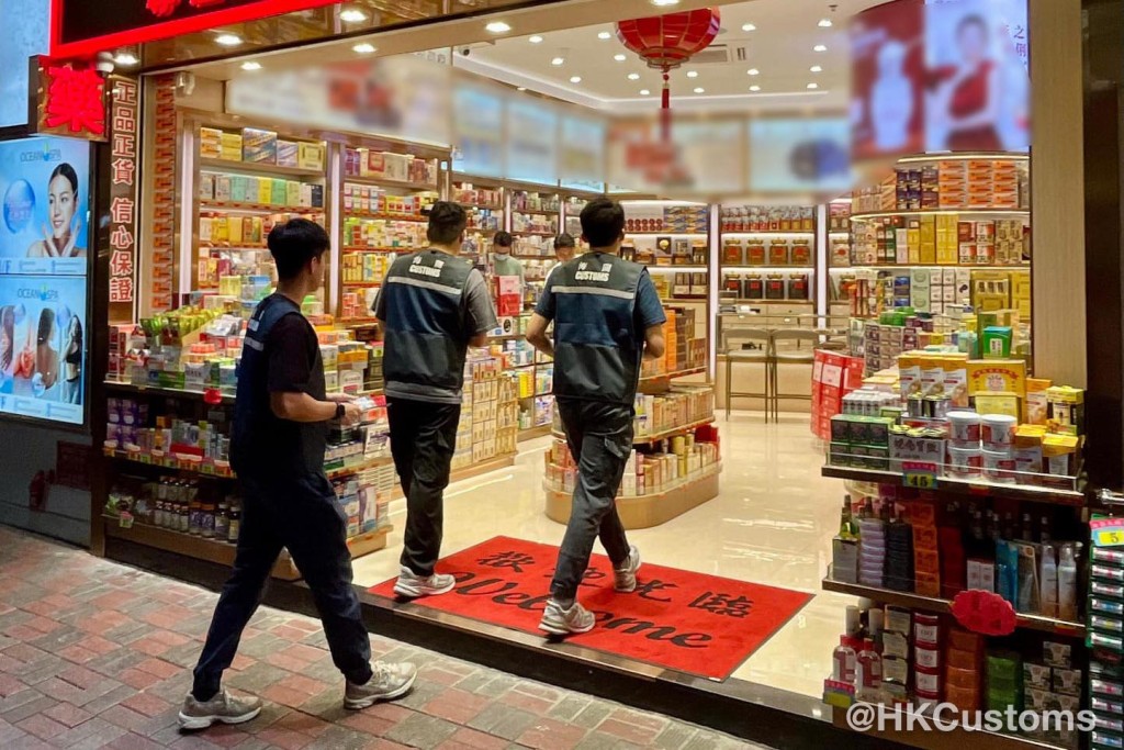 海關向商戶進行合規推廣。