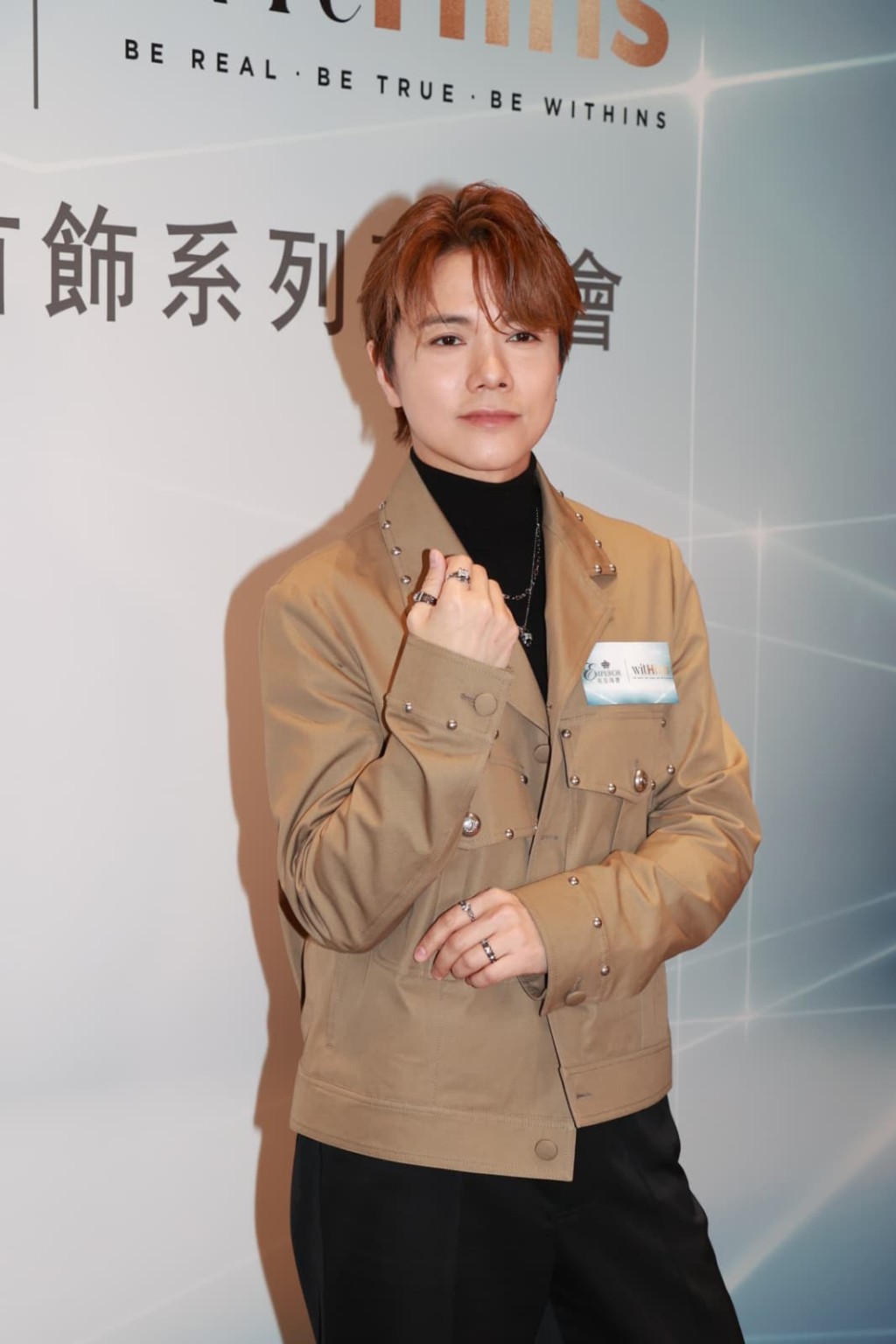 張敬軒到灣仔出席《英皇珠寶 x 張敬軒全新首飾系列「WithHins」發布會》。 張敬軒到灣仔出席《英皇珠寶 x 張敬軒全新首飾系列「WithHins」發布會》。