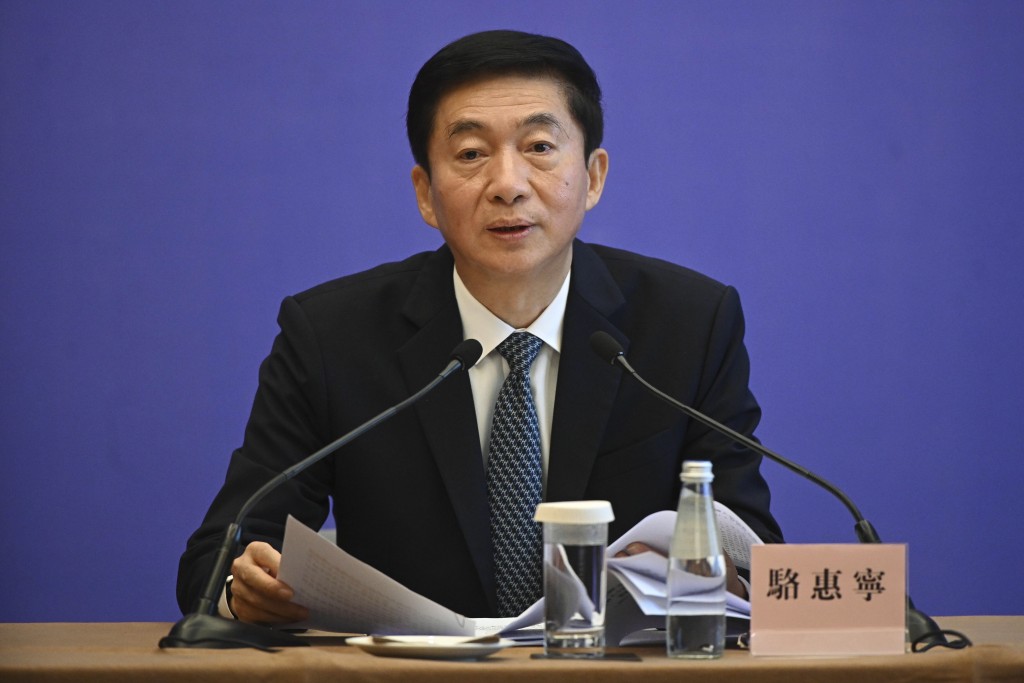 駱惠寧和前任不同，履職後絕少露面，露面講話都分量十足。