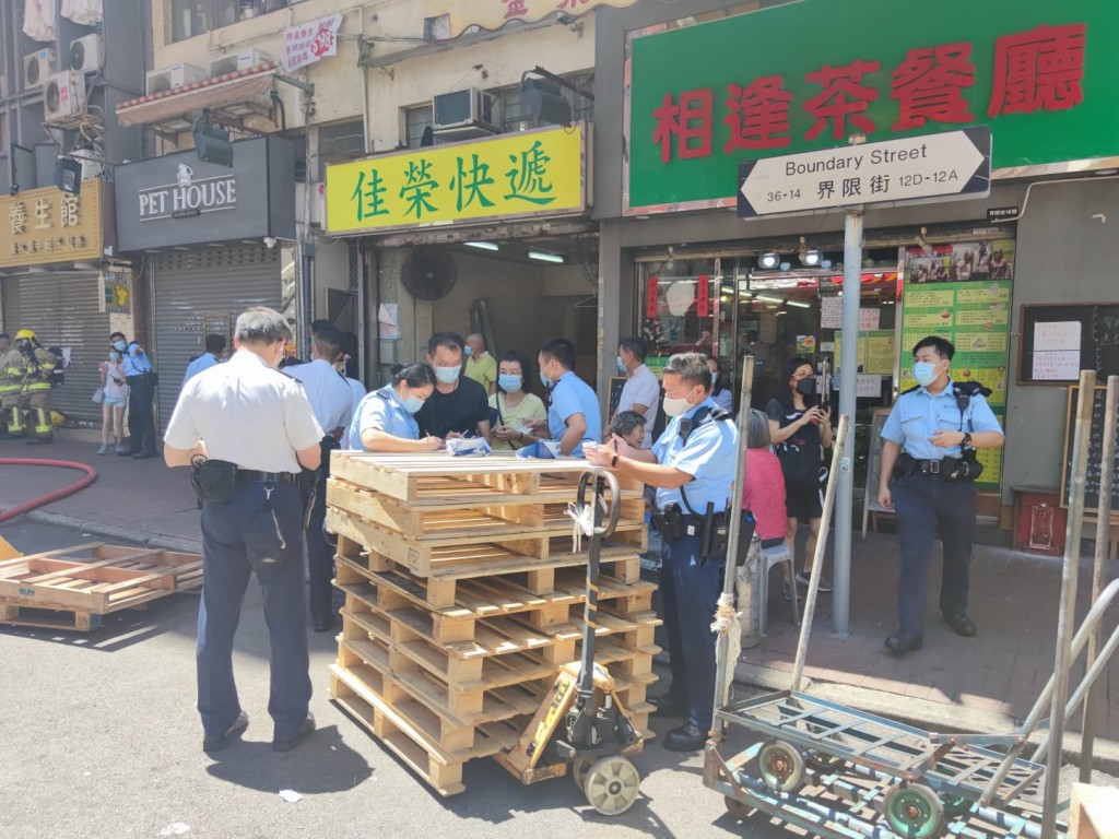 消防及警方到場。 梁國峰攝