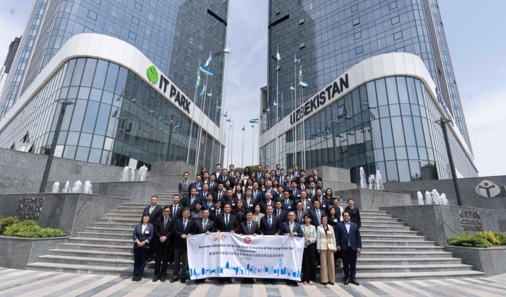 代表團到訪烏茲別克斯坦資訊科技園(IT Park Uzbekistan) 代表團到訪烏茲別克斯坦資訊科技園(IT Park Uzbekistan)