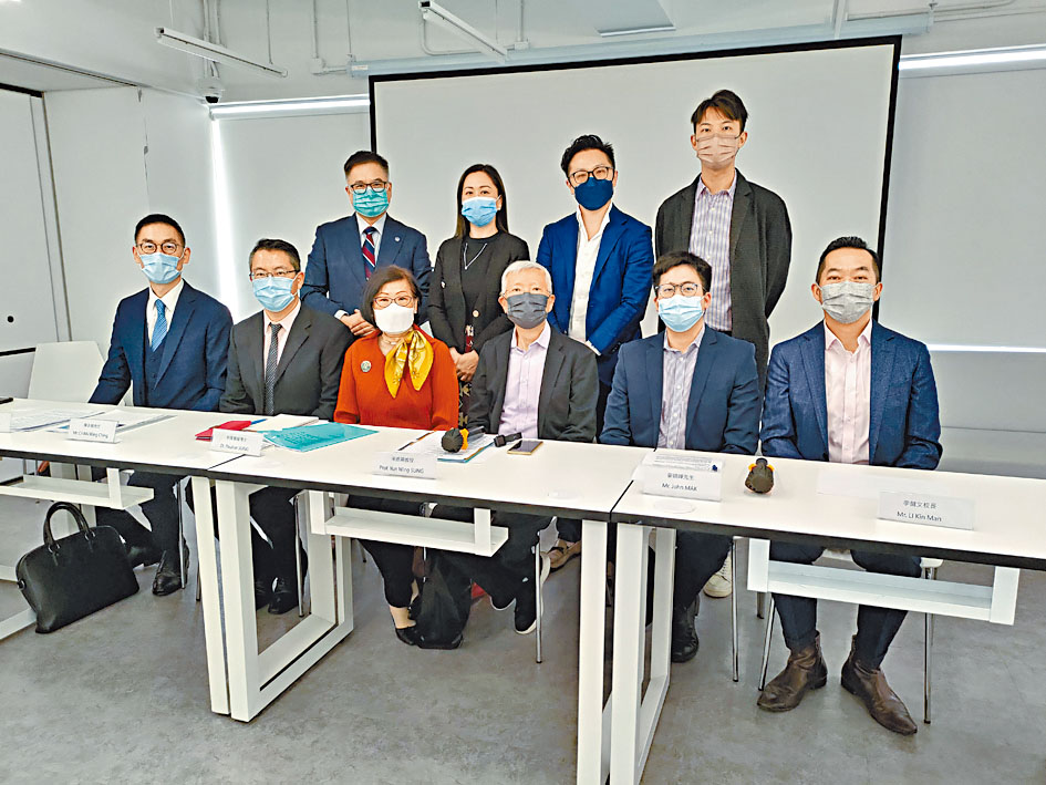 民間組織、警方及懲教署代表交代「蛻變計畫」生涯重塑項目協助涉及反修例示威案件青少年的成果。