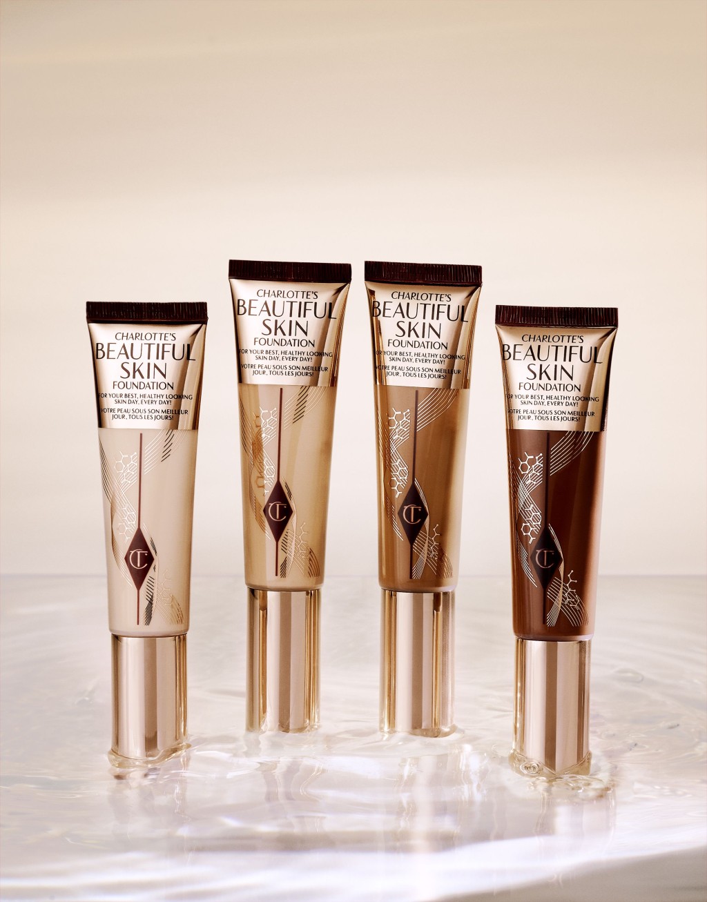 Charlotte Tilbury備有三十種冷暖色調的光感持妝修護粉底液/$400,有助撫平、豐盈及提亮膚色,而且長效保濕,迎合不同女性。 Charlotte Tilbury備有三十種冷暖色調的光感持妝修護粉底液/$400,有助撫平、豐盈及提亮膚色,而且長效保濕,迎合不同女性。