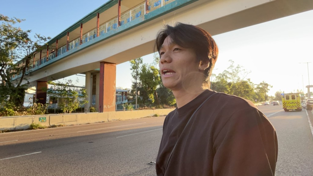 司機李先生表示，先聽到「碰」一聲，然後油門無反應，再見倒後鏡冒煙起火。蔡楚輝攝