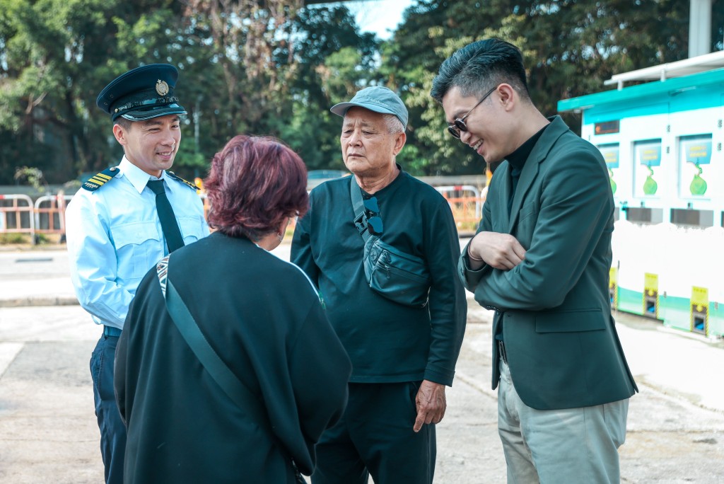 林民對新型垃圾站讚不絕口。 林民對新型垃圾站讚不絕口。