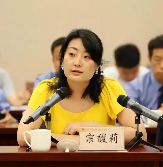 宗慶後一直對外表示宗馥莉是其「唯一獨生女」。澎湃新聞