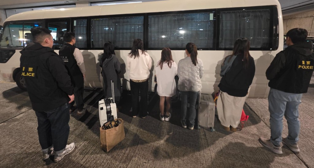 警荃灣掃黃拘8內地女。警方圖片