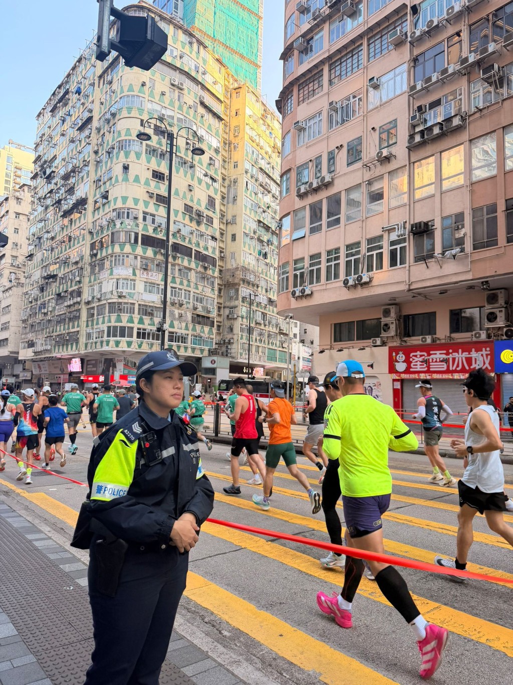 林芳庭坦言,能在關鍵時刻守護市民安全,固然開心,但她更希望大家可以平平安安,日後工作時會繼續保持高度謹慎,盡力將各種潛在風險降到最低。 林芳庭坦言,能在關鍵時刻守護市民安全,固然開心,但她更希望大家可以平平安安,日後工作時會繼續保持高度謹慎,盡力將各種潛在風險降到最低。
