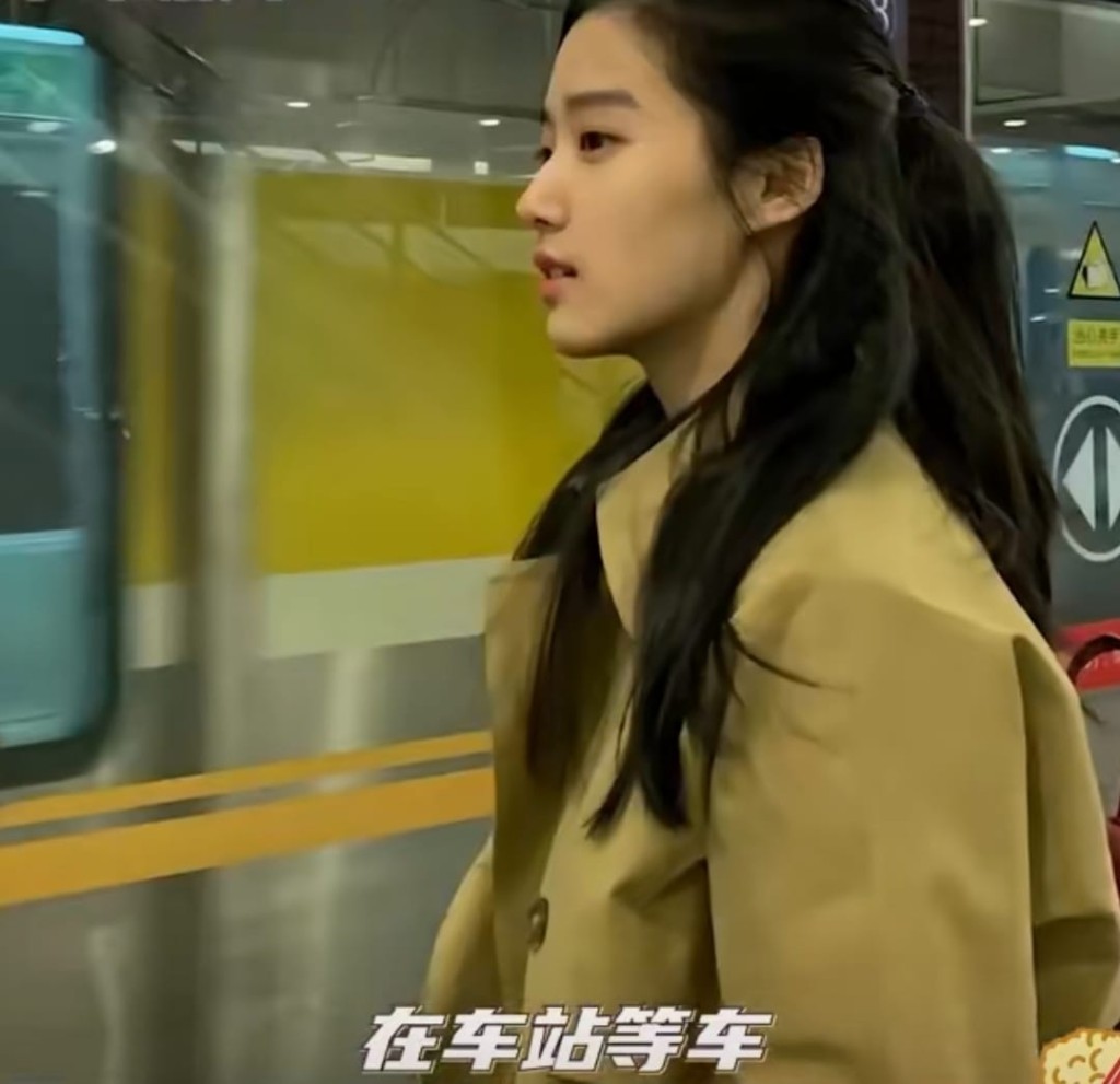 盧昱曉舊照被網民評價好似青春小説中的女主角。