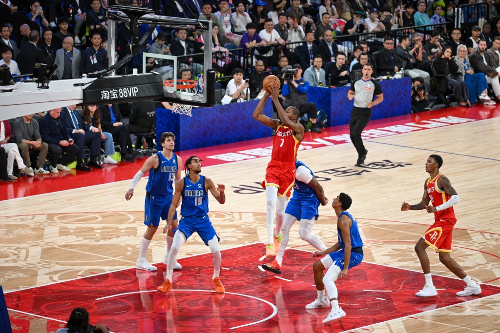 NBA中國賽火箭vs獨行俠G1。魏國謙攝