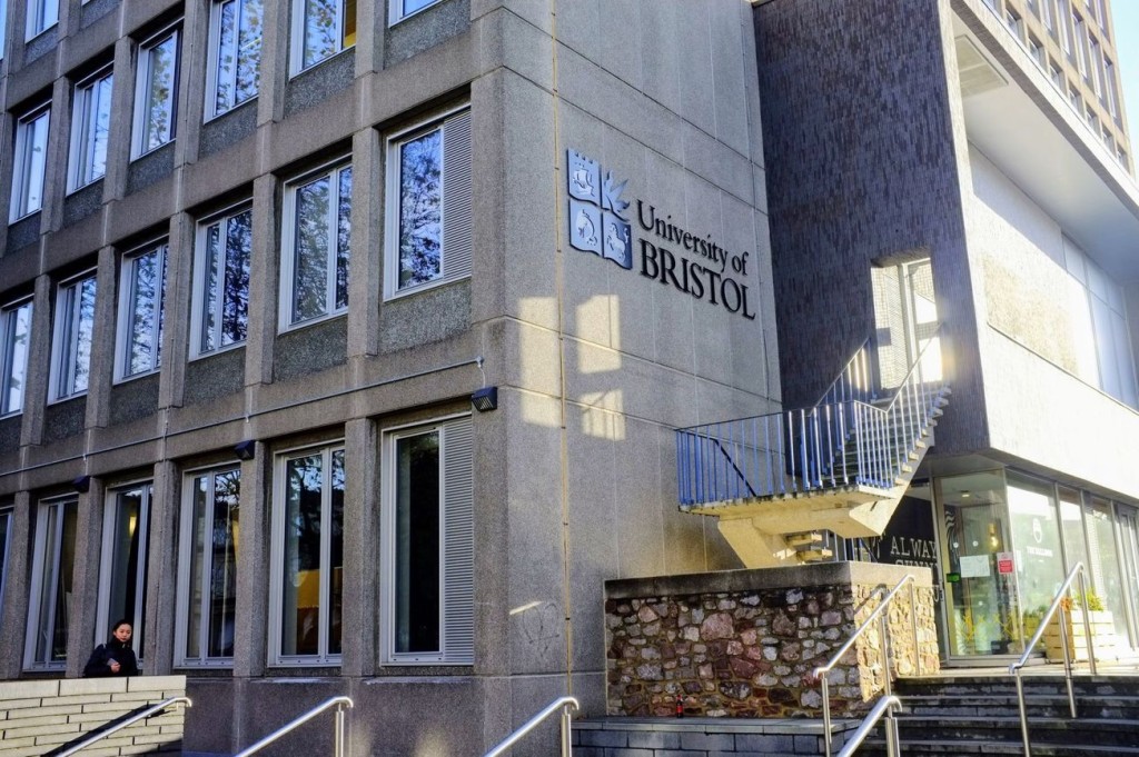 現時英國大學聯招（UCAS）正進入補錄階段，同學仍可向有餘額的大學申請學位。圖為布里斯托大學。（圖片來源:受訪者提供）
