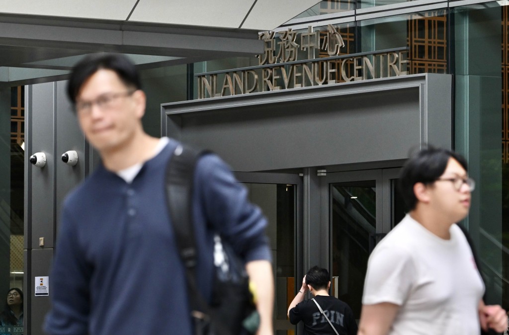 陳浩濂亦表示,稅務局在處理豁免繳稅申請時,會參照有關普通法的案例去決定某個團體的宗旨在法律意義上是否屬慈善用途及該團體是不是為公眾利益而成立。資料圖片 陳浩濂亦表示,稅務局在處理豁免繳稅申請時,會參照有關普通法的案例去決定某個團體的宗旨在法律意義上是否屬慈善用途及該團體是不是為公眾利益而成立。資料圖片