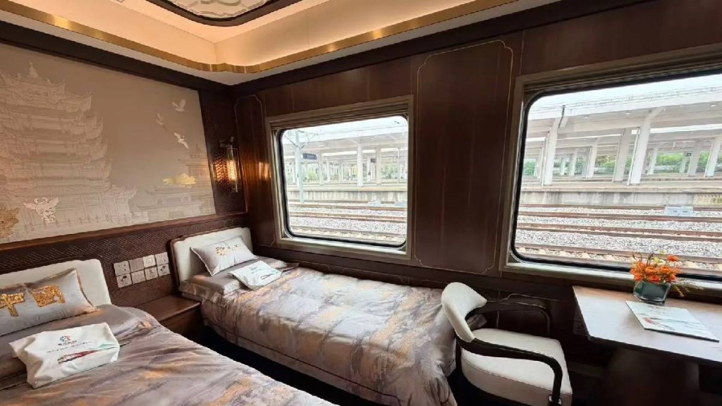 武鐵將綠皮火車「爆改」成5星級旅列。九派新聞