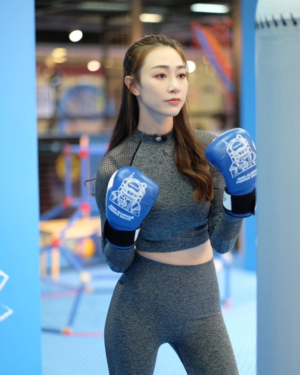 黃嘉雯最近為TVB《流行都市》節目拍攝打Boxing，騷Fit身材。