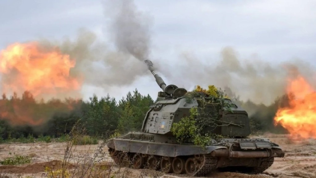 俄军的152MM自走式榴弹炮。