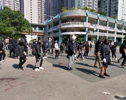 將軍澳尚德邨附近有示威者與警方發生衝突。 資料圖片
