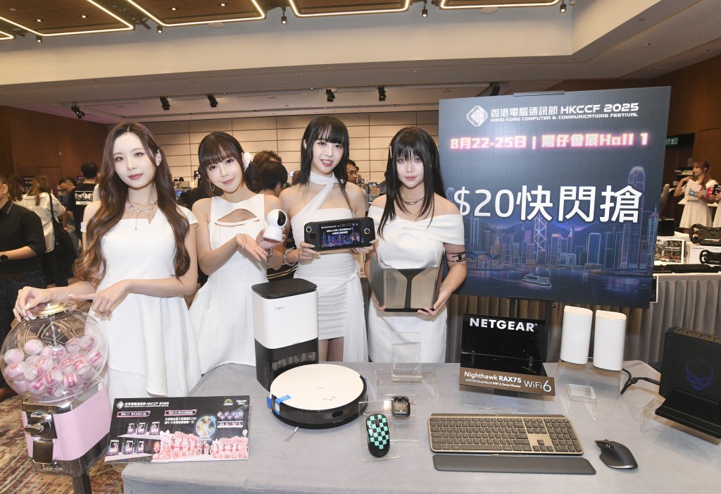 首300名入場市民將可以20元購買激安商品。何君健攝 首300名入場市民將可以20元購買激安商品。何君健攝