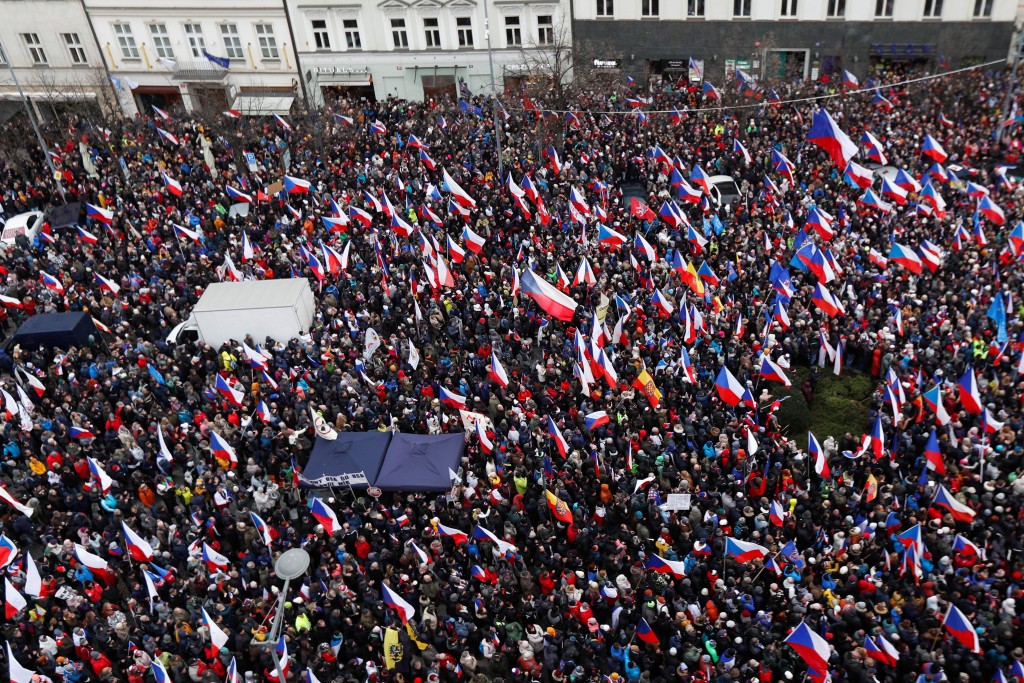 數千人聚集在瓦茨拉夫廣場。路透社
