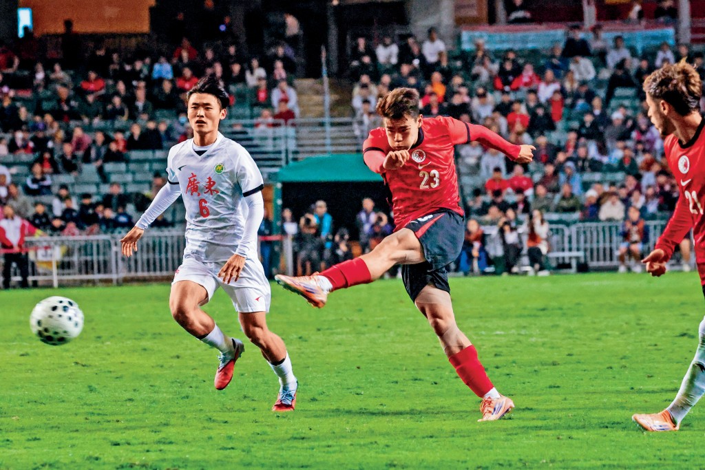 孫銘謙(右)為港隊先開紀錄。