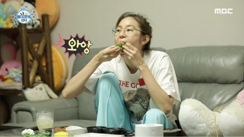 UIE在《我獨》中展現驚人食量。