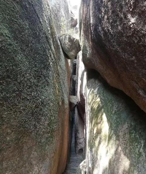 福建太姥山一線天」山洞。抖音
