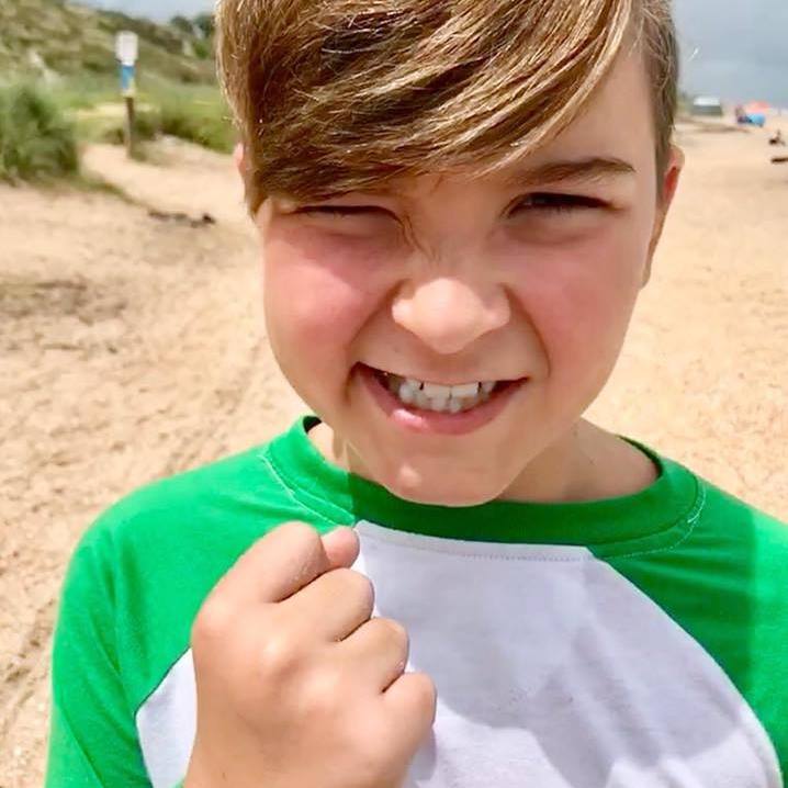 2017年的可爱男孩。fb图