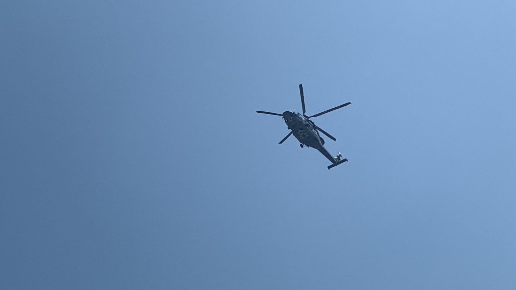 政府飛行服務隊直升機奉召到場。