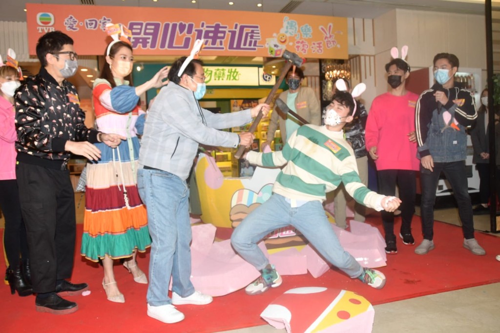 遭眾演員戲弄的嘉洛解釋是一早設計好。