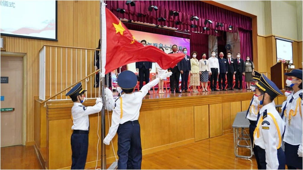 蔡若蓮到中華基督教會基灣小學(愛蝶灣)參與升旗禮。蔡若蓮fb