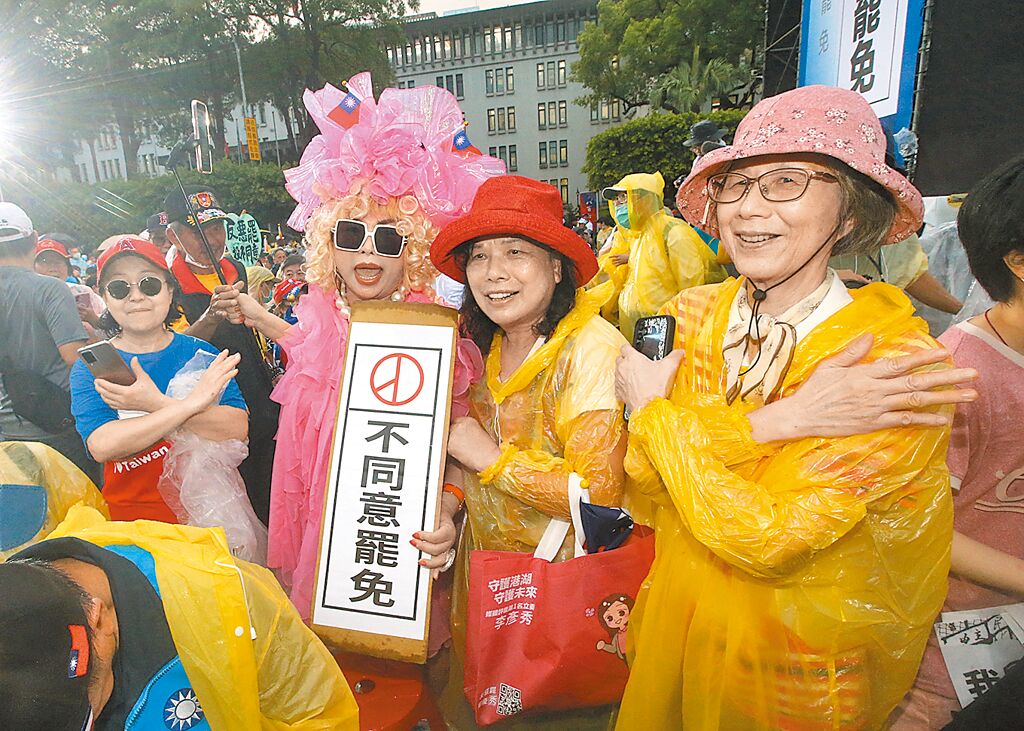 國民黨呼籲民眾投下不同意罷免選票。中時新聞