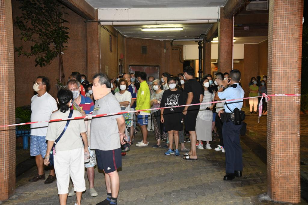 兆榮閣80名居民疏散至地面。