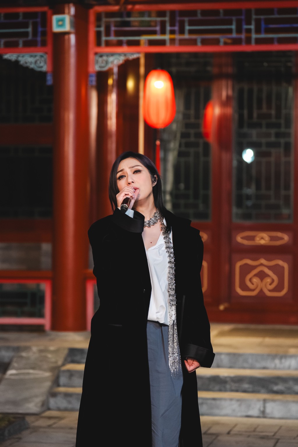 在四合院直播，“唱咗新歌同三首旧歌，呢个别开生面的企划，我人生都系第一次！”