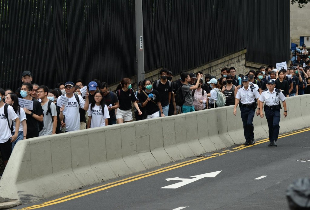 9時30分,市民開始由中環遮打花園出發。