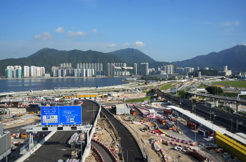 二號客運大樓仍在施工。吳艷玲攝 二號客運大樓仍在施工。吳艷玲攝