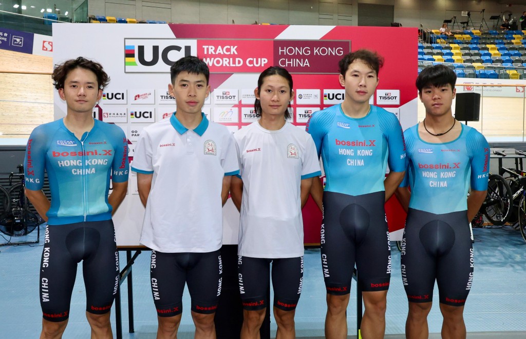 男子“中长组”代表缪正贤(左起)、曹棨光、朱浚玮、伍柏亨及年青的马绎斐。徐嘉华摄 男子“中长组”代表缪正贤(左起)、曹棨光、朱浚玮、伍柏亨及年青的马绎斐。徐嘉华摄