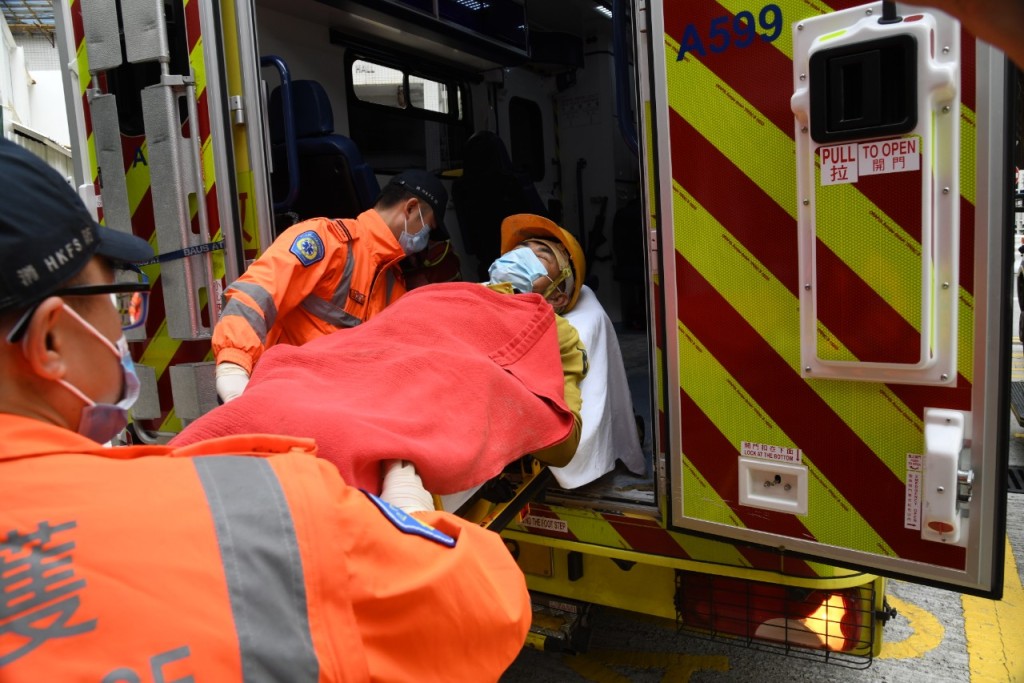 傷者由救護車送院治理。