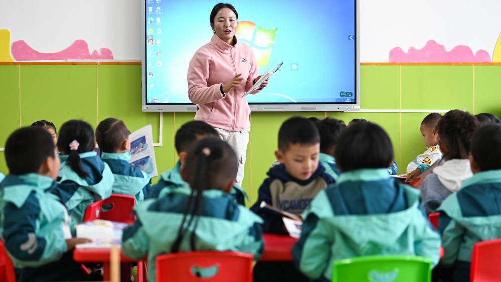 內地推免費學前教育,一學期減少家庭支出¥200億。 新華社