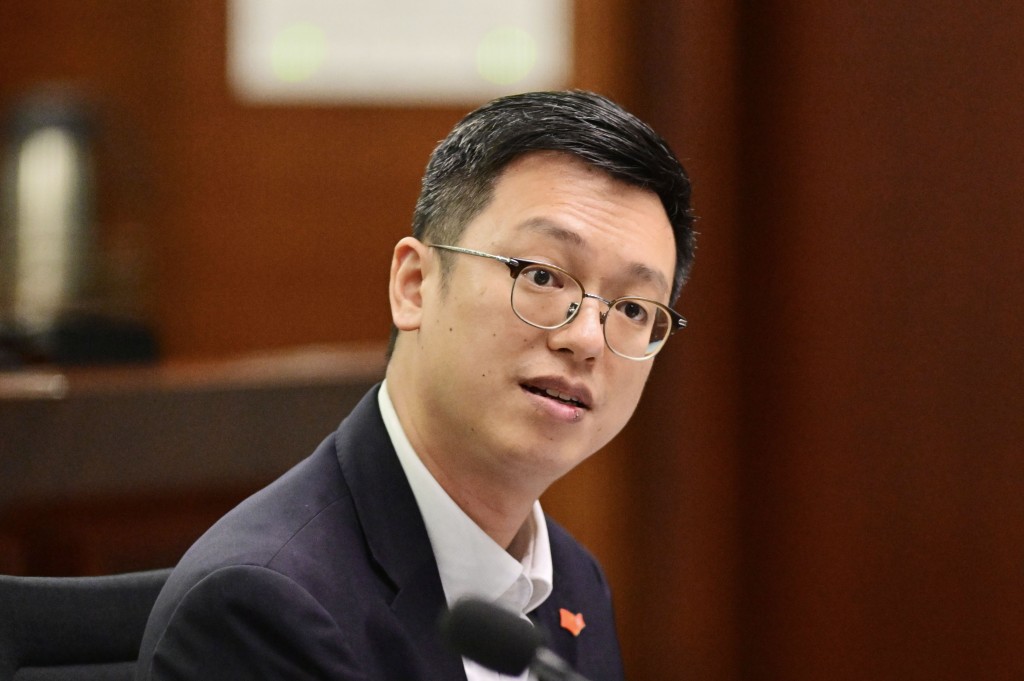 勞工及福利局副局長何啟明。 勞工及福利局副局長何啟明。