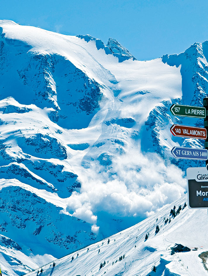 網民拍到阿爾芒塞特冰川附近的雪崩景象。