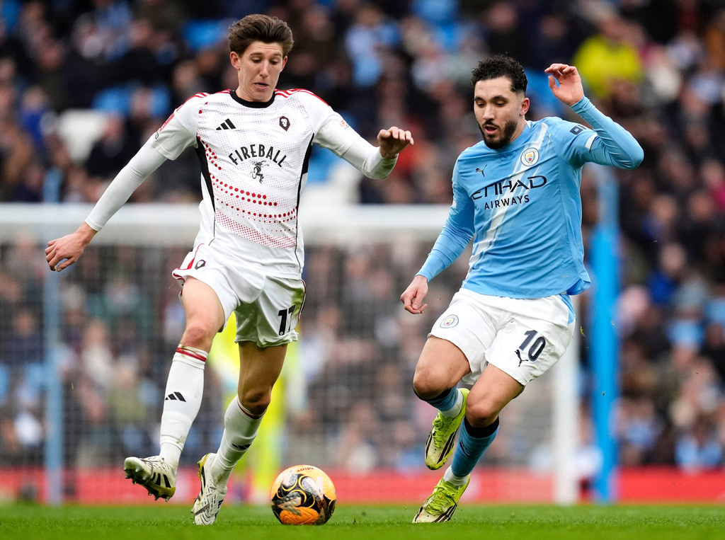 沙福特城令曼城陷入苦戰。美聯社 沙福特城令曼城陷入苦戰。美聯社