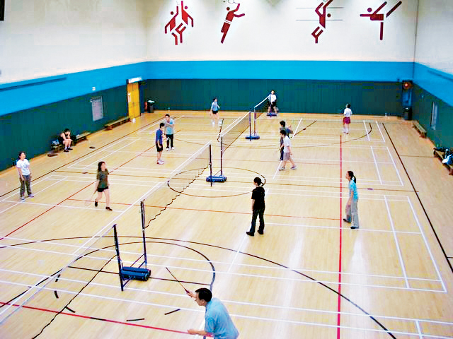 界限街二号体育馆设有多用途主场（篮球场、排球、羽毛球）及乒乓球室等设施。 