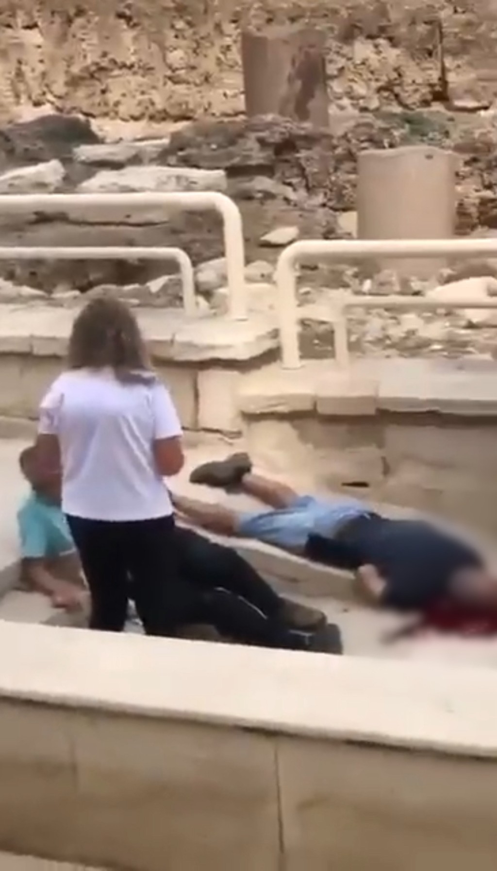 龐貝城發生埃及警員開槍射以色列遊客事件。X