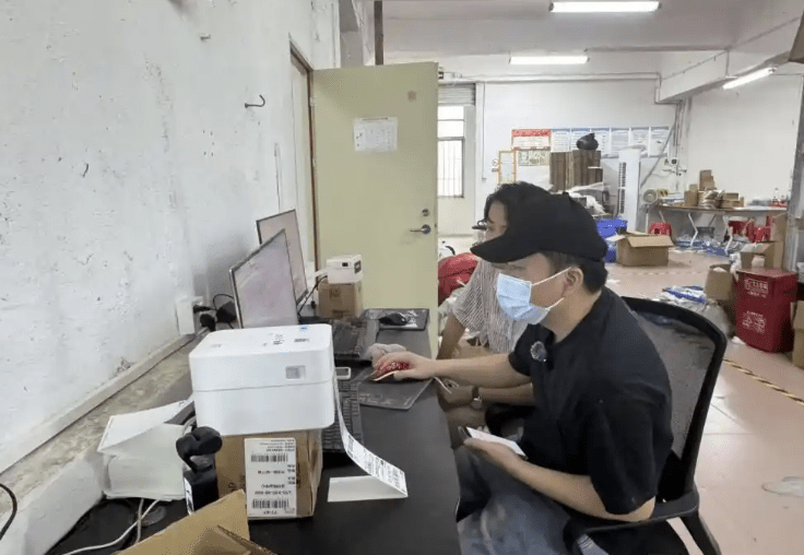 店家林坚遭荣耀控侵犯商标，索赔¥38万元。济南时报