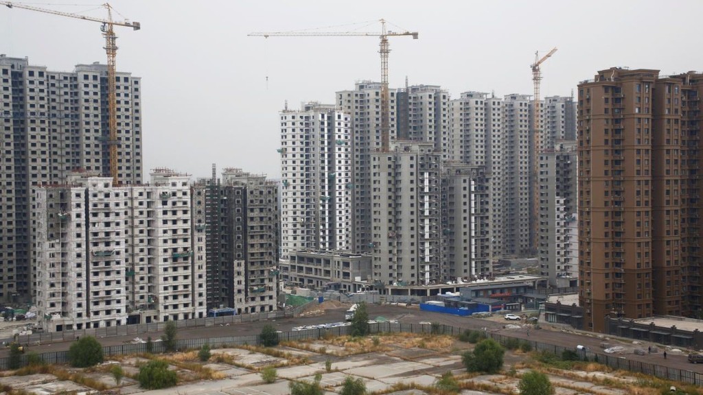 汪涛认为，现时楼市政策较零散，但相信仍有推出宽松措施的空间，例如加大银行对基建投资的支持、降准等。