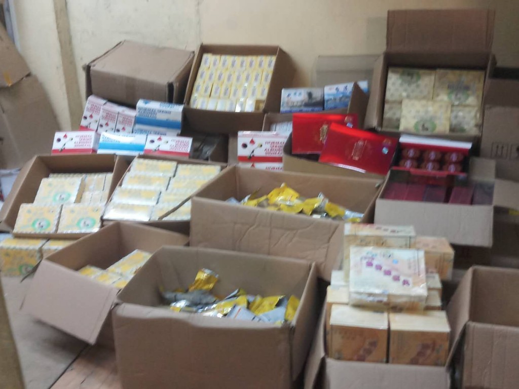 海关搜查7间药房及仓库检1000盒冒牌药物 