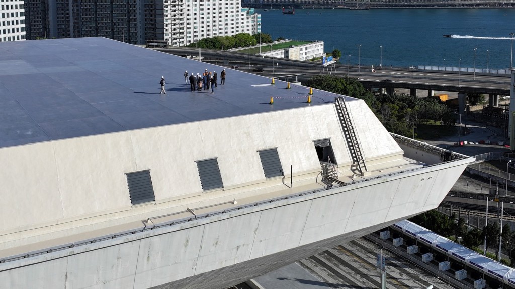 初創科企研製冷塗層 紅館天台塗上後降溫至平均24°C 年省30萬度電 獲環境局協助設生產線