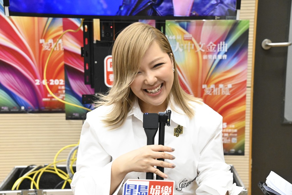 衛蘭將到美國巡唱,唔敢請Mariah Carey嚟睇Show。 衛蘭將到美國巡唱,唔敢請Mariah Carey嚟睇Show。