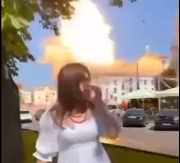 烏克蘭官方公布導彈擊中的一刻。 